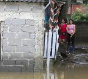 Al menos 43 mil familias resultaron afectadas por las lluvias en Colombia: Decretaron emergencia