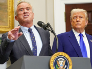 Secretario de Salud de Estados Unidos Robert F. Kennedy Jr. admite que solía oler cocaína del asiento de la taza del baño