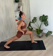 El cuerpo en alerta: el peligro de estar sentado y cómo el yoga devuelve el movimiento