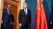 Si EE.UU. cruza líneas rojas como Taiwán, provocará un conflicto con China, advierte Wang Yi