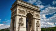Francia: hombre muere a tiros tras intentar atacar con cuchillo a gendarmes cerca del Arco del Triunfo