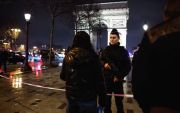 Terror en Francia: Hombre muere a tiros tras intentar atacar con cuchillo a gendarmes en París