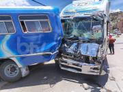 Camión choca contra tres vehículos en la zona Llojeta, habría perdido los frenos