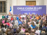 Un hito histórico impulsado por el Ministerio de Desarrollo Social y Familia CHILE PROMULGA LA LEY DE CUIDADOS Y CONSAGRA EL DERECHO A CUIDAR Y A SER CUIDADO