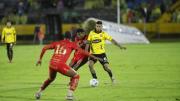 Barcelona brilla bajo la lluvia: Triunfo 1-0 ante Aucas en la Noche Amarilla de Quito