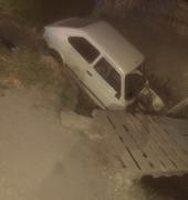 Se fue con el auto a un canal de Guaymallén y la alcoholemia lo mandó al frente