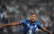 Salomón Rondón anota su tercer gol del año en la victoria del Pachuca