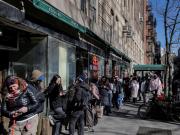 Una multitud acudió a un supermercado gratuito abierto en Nueva York