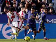 Atlético de Madrid se despidió de la lucha por la Liga de España: Rayo Vallecano lo goleó y ni Julián Alvarez pudo rescatarlo