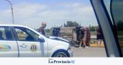 Fuerte choque entre dos autos terminó en vuelco en Santa Lucía