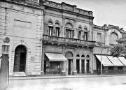 Recuerdos fotográficos: 1926. Se instalan los primeros surtidores de nafta en las veredas