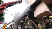 Incendio en Guayaquil: en edificio afectado estaban soldando y mercadería dificultó paso de bomberos
