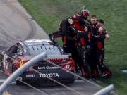 Final dramático en las 500 Millas de Daytona: choques, despistes y triunfo de Tyler Reddick con el equipo de Michael Jordan