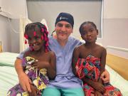 Mariano Ojeda, el médico argentino que viajó a África para operar gratis a más de 100 chicos: Me hicieron sentir que servía para algo en la vida”