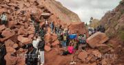 Deslizamiento: Rocas cubren un tramo de la ruta Oruro-Cochabamba
