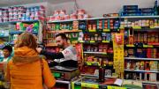 Los colombianos van menos a la tienda de barrio y las compras crecen poco