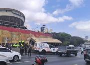 Cuatro heridos dejó choque de un autobús de pasajeros en la autopista Francisco Fajardo en Caracas
