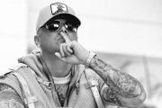 El reggaetonero Wisin ratifica su fe y se bautiza en el Río Jordán