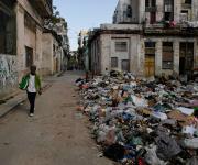 La Habana se llena de basura y camiones no recogen residuos por escasez de combustible