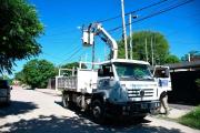 Electricidad de la Municipalidad continúa con los trabajos de reposición de puntos luz en distintos barrios
