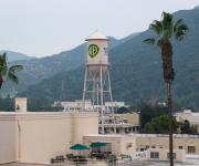 Warner Bros. reabre negociaciones tras el aumento de oferta por parte de Paramount