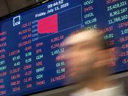 Bonos y acciones en baja en medio de la tensión por la reforma laboral