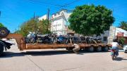 Añatuya: realizaron un masivo traslado de motos retenidas hacia la Capital tras vencer los plazos de retiro