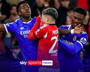 Partido Benfica vs Real Madrid se detiene durante 10 minutos tras la acusación de racismo contra Vinicius Jr.