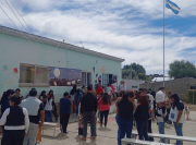 Inicio de clases en escuelas rurales de Río Negro: acto oficial en Mencué y alto presentismo docente