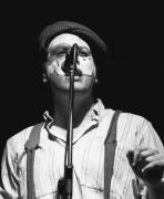 Confusión que explica demora en asistencia a murguista que murió por atravesar un vidrio