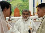 Quién es el sacerdote que casó a una pareja trans en Corrientes y qué le pidieron ahora sus superiores