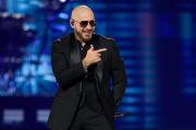 Pitbull intentará romper el récord Guinness de calvas postizas