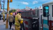 Susto en pleno centro: bomberos voluntarios intervinieron en incendio de tendido eléctrico