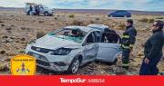 Bomberos rescataron a un conductor tras despiste