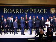 En el debut de la Junta de la Paz en Washington, Trump resaltó el apoyo que le brinda a Milei