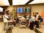 Nos arruinó: la impotencia de una familia que se iba de vacaciones a Brasil y quedó varada en Ezeiza por el paro de la CGT