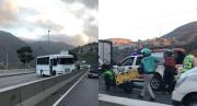 Conductor de transporte público perdió el control y chocó contra la defensa en la Caracas-La Guaira, estaría vinculado un motorizado