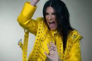 Fan de Laura Pausini cruza los límites y le toca un seno