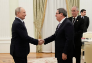 Vladimir Putin recibió en Moscú al canciller del régimen cubano /Rusia “siempre estará del lado de La Habana