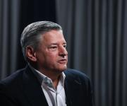 Codirector de Netflix afirma que acuerdo con Warner llevará más películas a los cines