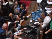 Tensión y escándalo en Diputados: la sesión por la reforma laboral estuvo a punto de caerse tras una jugada del peronismo y el oficialismo reaccionó