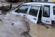 Arequipa: Vehículos quedan sepultados por lodo en Yanahuara –