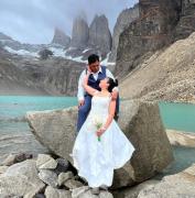 Pareja mexicana cumple el sueño de casarse frente a las Torres del Paine