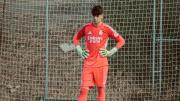 Nació en España, ataja en el Real Madrid y fue citado en la Sub 16 de Argentina