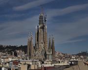 Instalan la cruz en lo más alto de la Sagrada Familia y alcanza los 172 metros