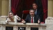 Karina Milei, Manuel Adorni y Diego Santilli celebraron en Diputados la aprobación de la reforma laboral