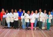 Más de 400 médicos que laboran en la red comunal recibieron certificados de formación