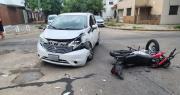 Un motociclista de 19 años chocó contra un auto en La Plata y está grave