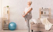 6 ejercicios claves y fáciles para fortalecer los huesos después de los 60 años