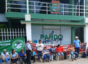 Trabajadores de salud en Pando cumplen tres días de toma de la gobernación y exigen intervención del Ministerio de Salud